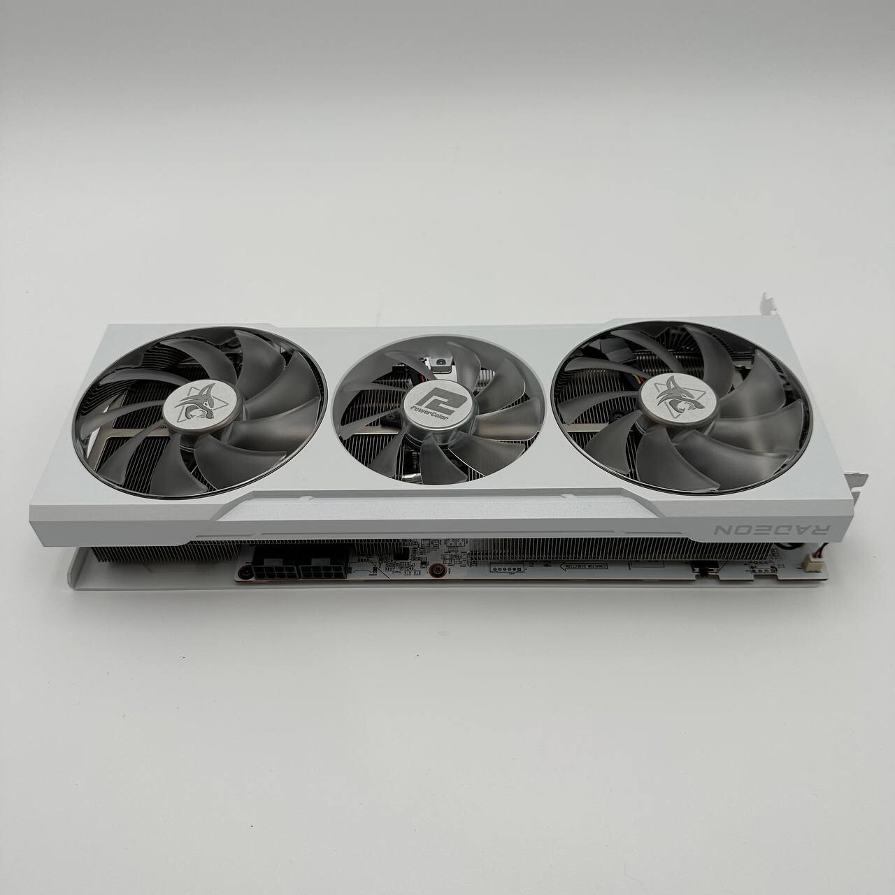 PowerColor Hellhound Spectral White AMD Radeon RX 6700 XT 12GB