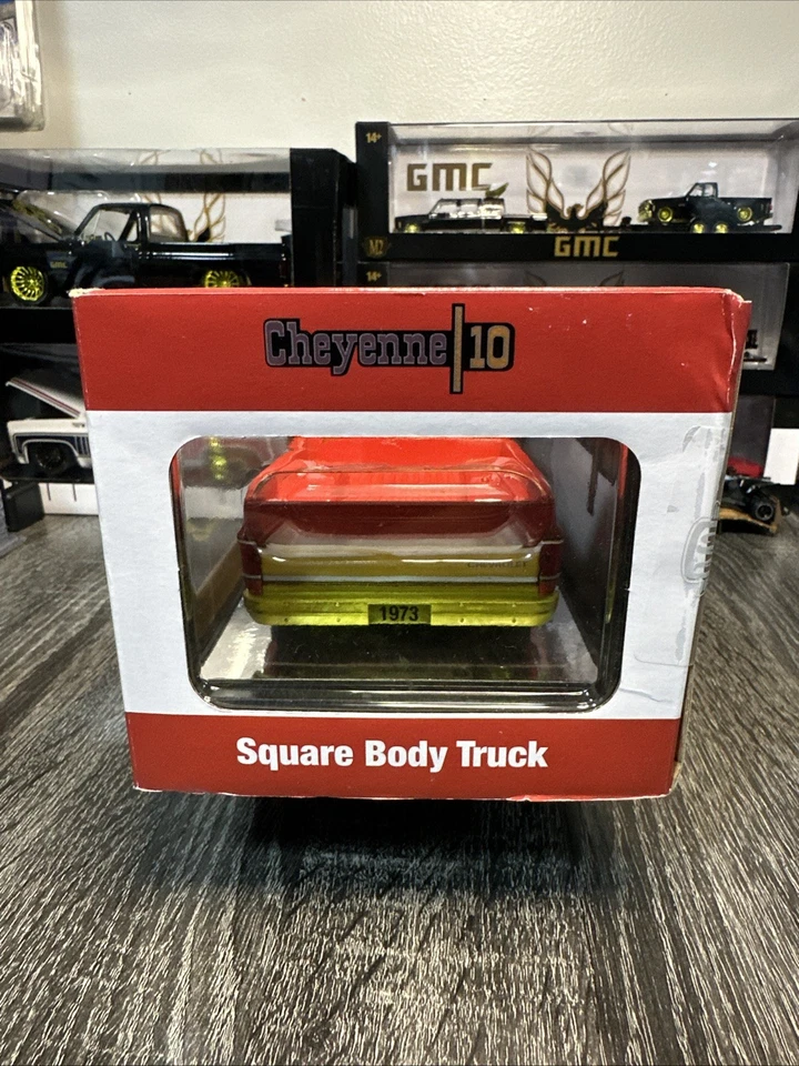 M2 Machine 1:24 1973 Chevrolet Cheyenne 10 Red/White Square Body Truck CHASE - Image 2 of 4
