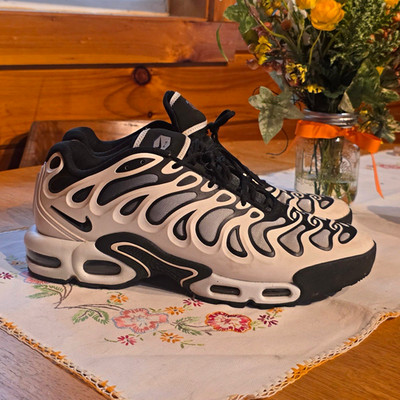 Nike Air Max Plus TN Men s Low Top Lace-Up Athletic Sneakers Black/White