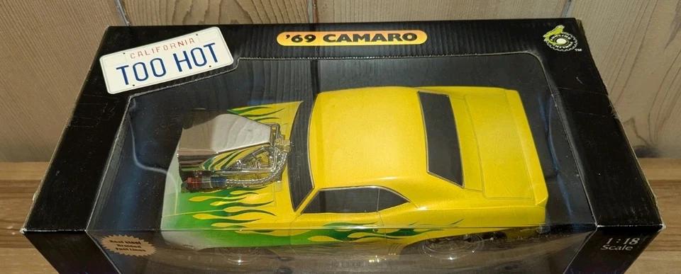 Muscle Machines 1/18 Scale '69 Chevrolet Camaro Yellow W/ Green Flames NIB - Image 3 of 4
