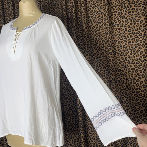 Democracy Womans White Lightweight Colorful Embroidered Pullover Top Size Small - Picture 7 of 17
