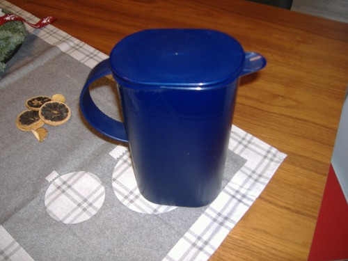 Tupperware Kanne mit Kippverschluss 1,7 L. Blau TOP ZUSTAND