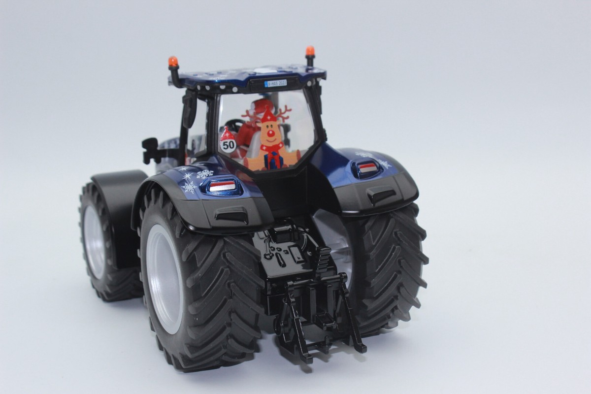 Siku 3223 Christmas Tractor 2023 New Holland + Driver 1:32 Special
