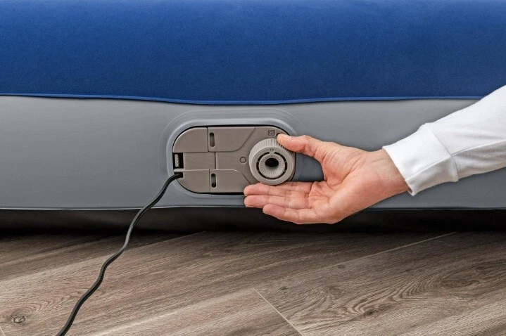 Colchón de aire doble Bestway® Tritech™ de 12 pulgadas con bomba incorporada Foto 2 de 3