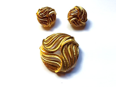 Vintage Signed Monet Gold Tone Swirl Brooch & Earrings