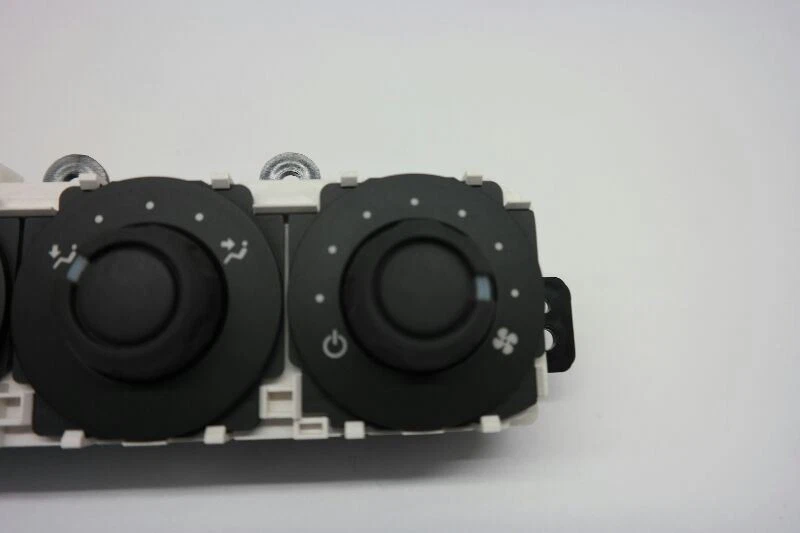 05-09 LAND ROVER LR3 UNIDAD DE CONTROL DE TEMPERATURA TRASERA OEM Foto 3 de 4