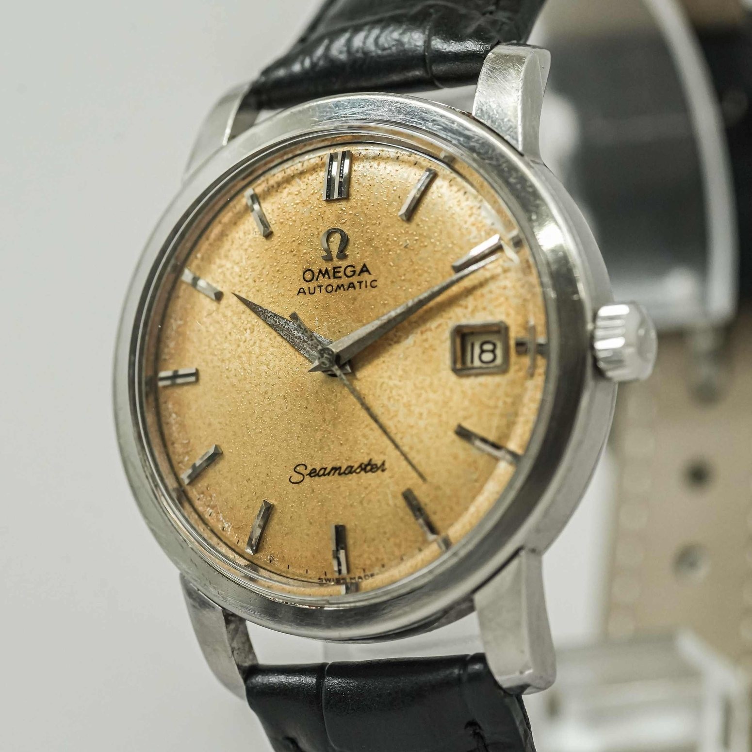 *NEAR OMEGA Seamaster Cal.562