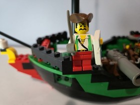 LEGO 6250 Cross Bone Clipper - 99% Complete Authentic Pcs. Very Clean! 