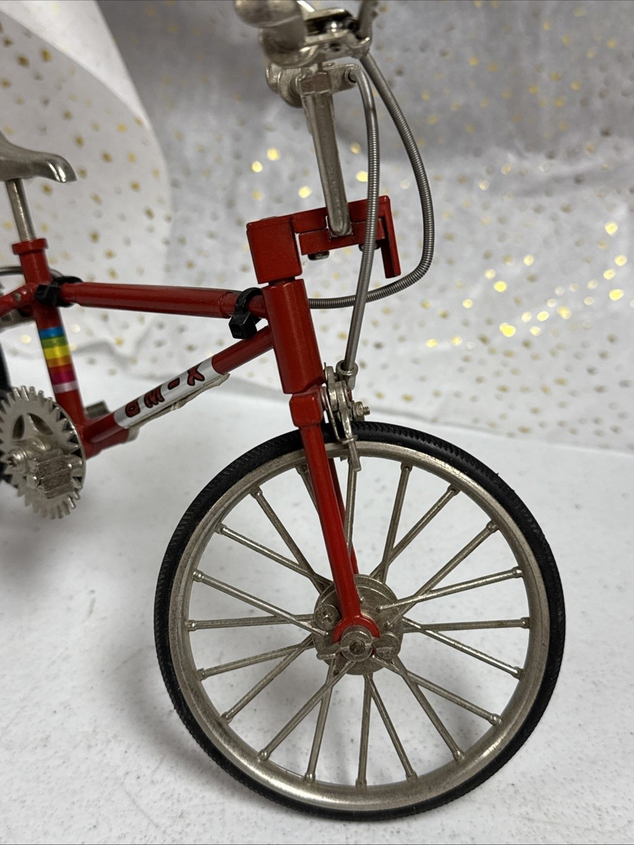 BM-X MINI BIKE 　 自転車 1/6模型 金属製 Die-Cast Metal BMX Mini Bike Scale 1:6 Red Rainbow Bike Vintage | eBay