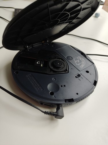 Sony Walkman Portable CD Player car ready with Cassette adaptor. (D-EJ758CK) - Picture 4 of 8