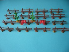 20 Teile für Western Diorama: 16 Zäune 2 Kakteen 2 Satteldecken -div. Hersteller