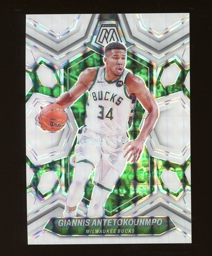 2023-24 Panini Mosaic Giannis Antetokounmpo White Prizm Bucks #77 17/25