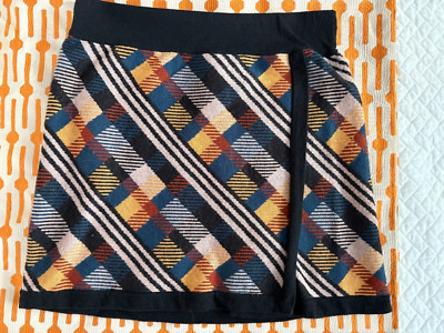 Title Nine That's a Wrap Skirt Ladies size Medium in fun plaid pattern