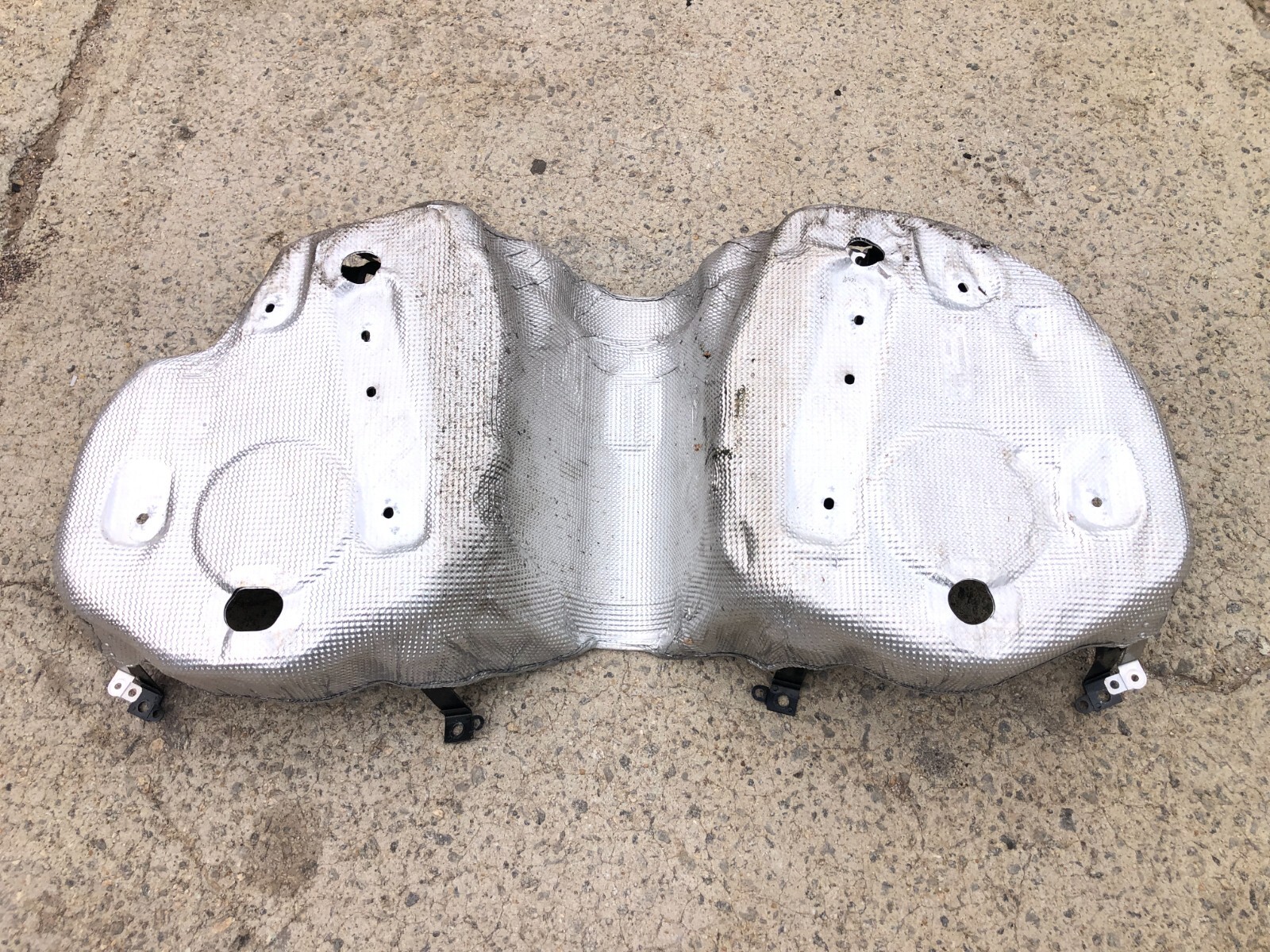 2017-2020 MASERATI GHIBLI SQ4 FUEL GAS TANK W/ HEAT SHIELD & STRAPS OEM.