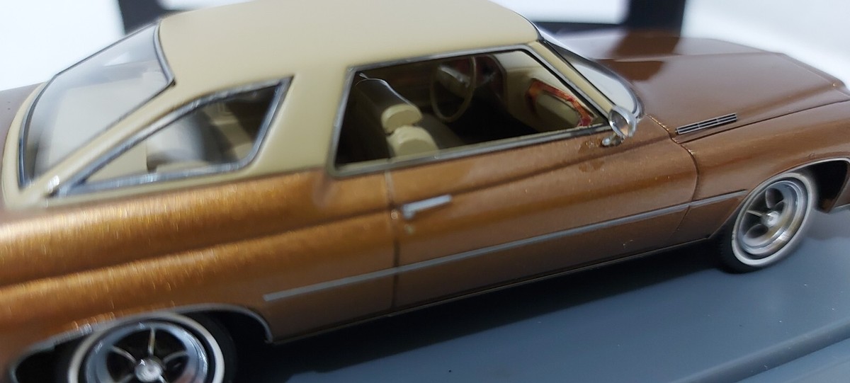 Neoネオ/'74 Buickビュイック LeSabreルセーバー 1/43 Buick LeSabre HT Coupe 1974 Brown Met Beige 1:43 Neo NEO44120