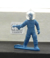 Marx 45mm Spaceman walking with Ray gun with Separate Helmet
