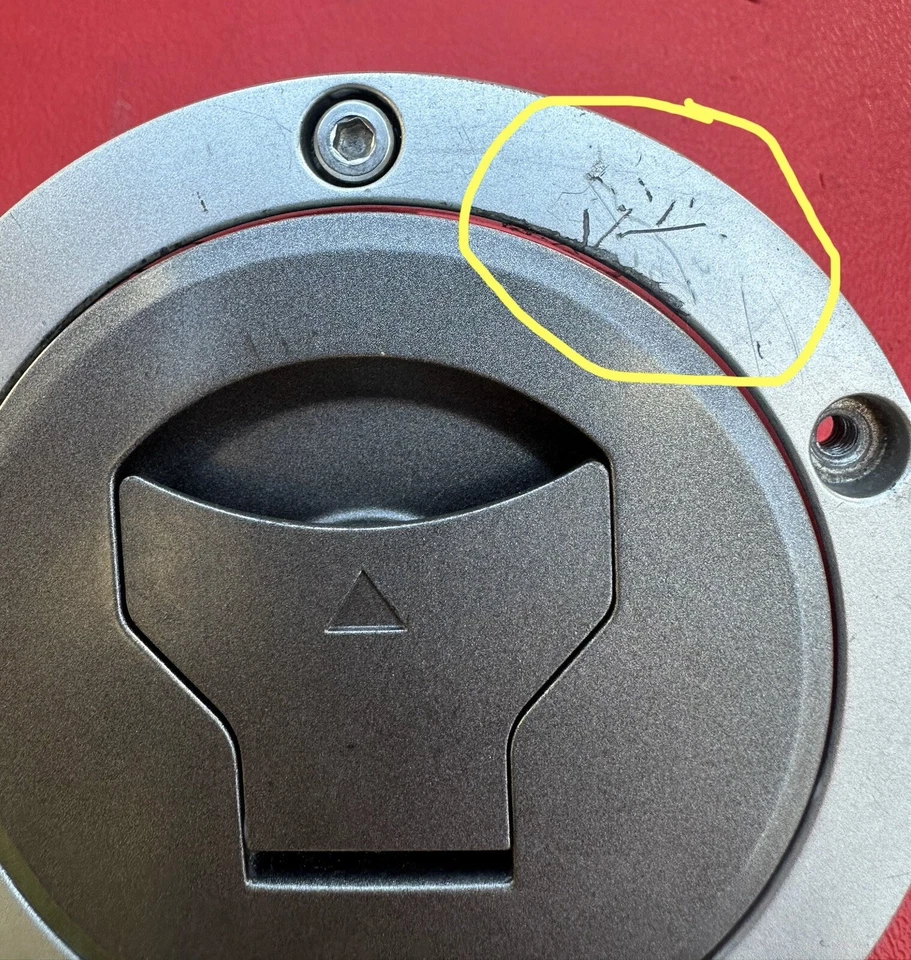 Honda CBR1000RR CBR 1000RR 2014 2015 2016 OEM GENUINO tapa de combustible llave bloqueo tanque Foto 3 de 4