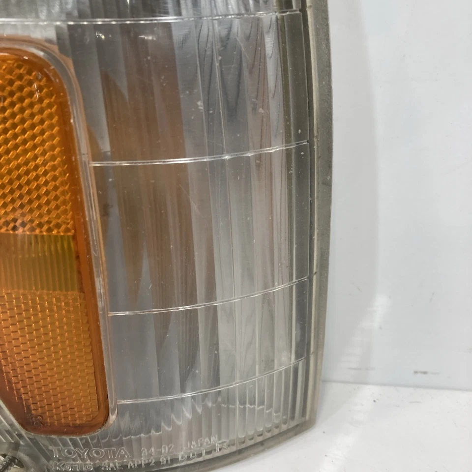 93-98 Toyota T 100 Corner Parking Light RH Passenger Side Assembly OEM - Image 4 of 4