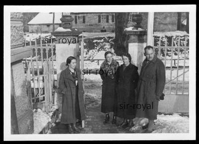 Schrobenhausen 1939 - Employee in front of the entrance of the tax office - Photo 10x7cm