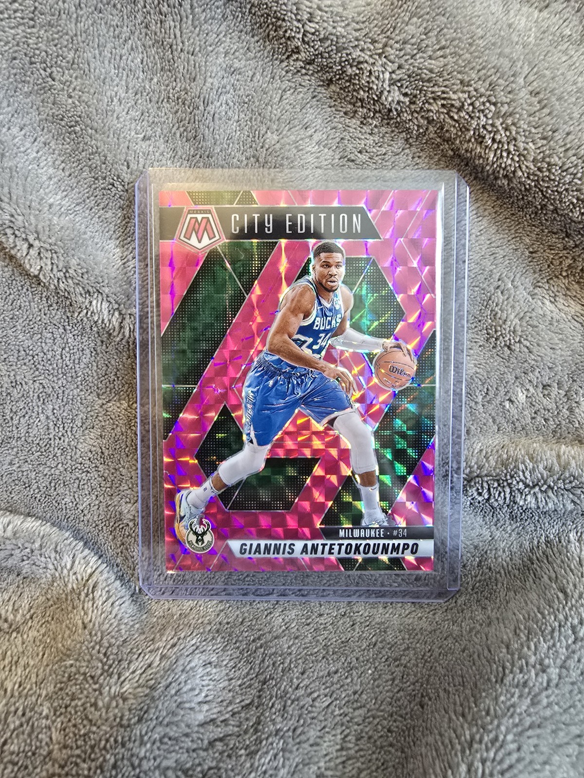2024-25 Mosaic Basketball Giannis Antetokounmpo CITY EDITION Pink /175