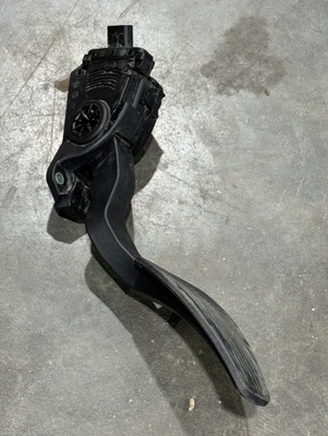 Dodge Ram Accelerator Pedal 68043161AA - Image 1 of 4