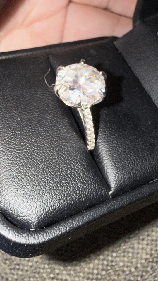 Lab Created Diamond 4 Ct 14 Kt Solid White Gold Ring Size 7 - Image 2 of 4