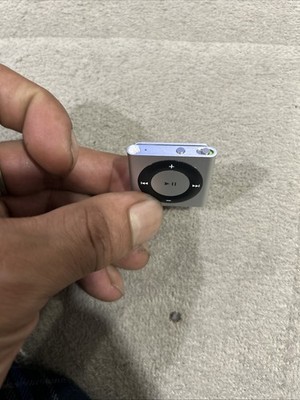 Apple iPod Shuffle 4th Generation Silver (2GB)