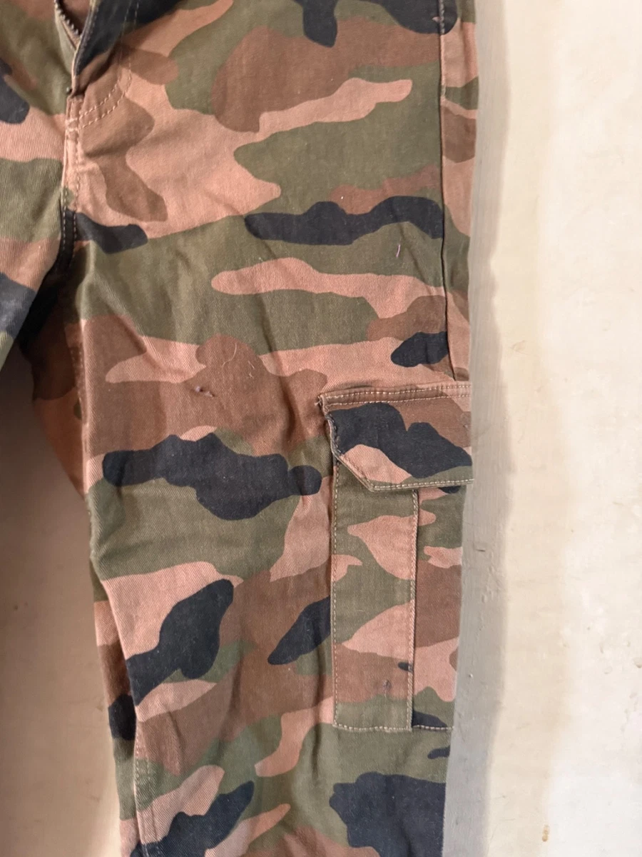 Pantalón cargo s12 H&M camuflaje ligeramente usado