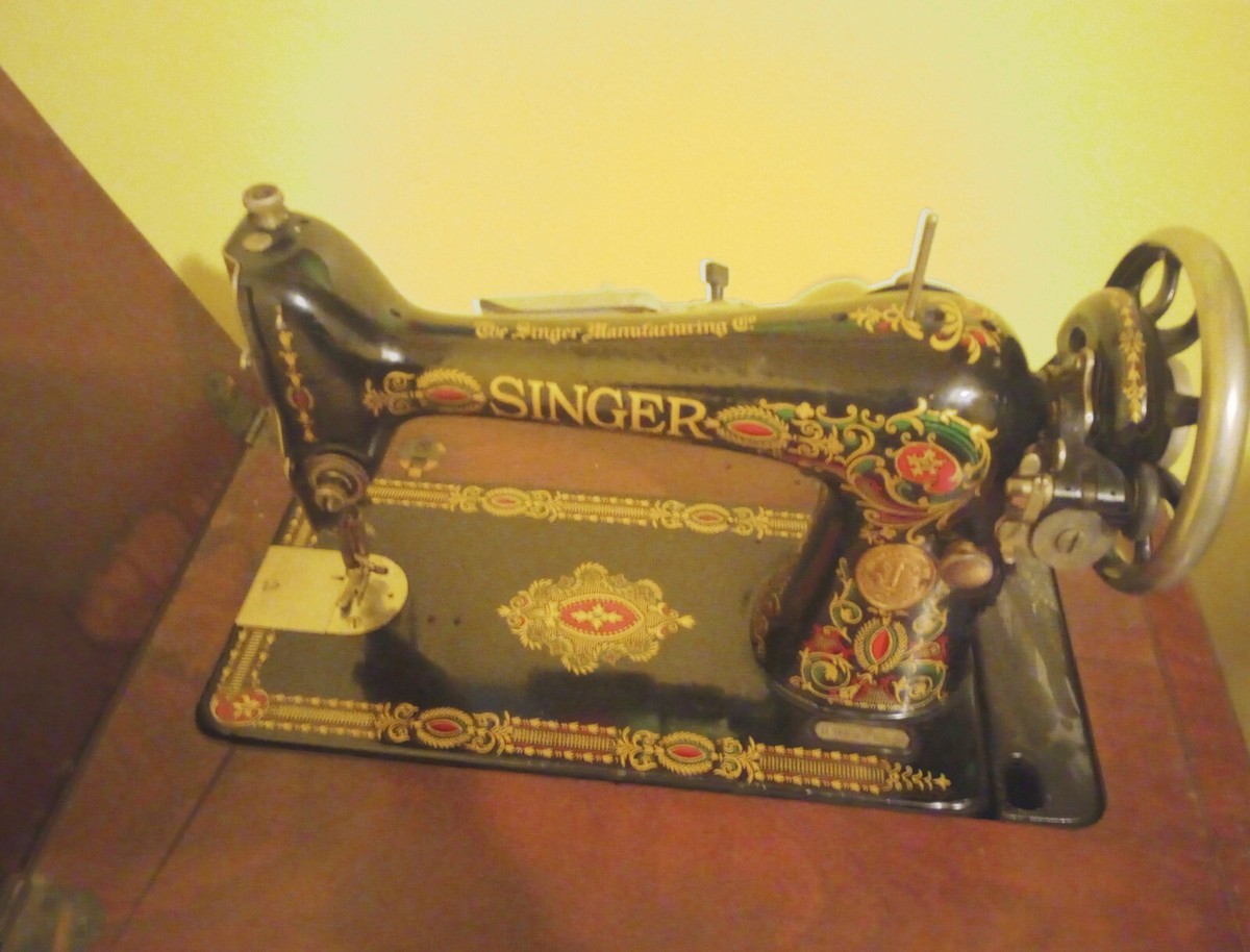 1892 Antique VS2 Singer treadle sewing machine in cabinet