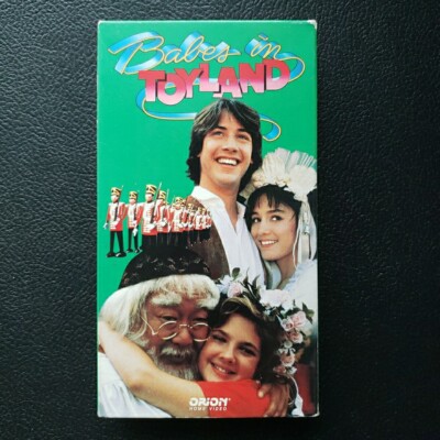 Babes in Toyland VHS 1991 Drew Barrymore Keanu Reeves Rated G