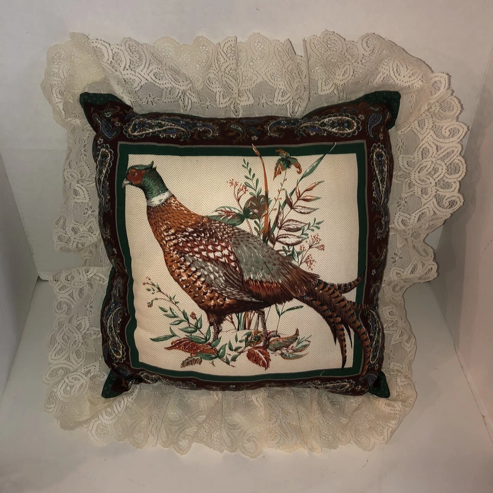 Lote De Colección De 2 Almohadas Decorativas Faisán Volantes Ganso Encaje Shabby Chic Firme Foto 2 de 4