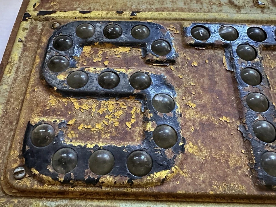 Желтый знак остановки штампованный металл со стеклом кошачий глаз отражатели ар-деко 1930 эпохи - Изображение 4 из 4