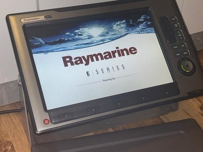 Raymarine E140W Widescreen mit HybridTouch Hersteller-Nr.: E62226-EU