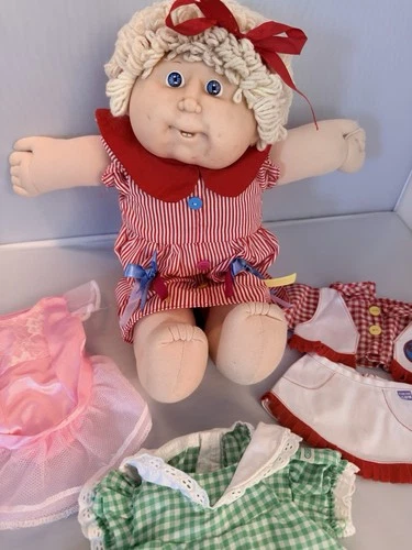 Lot Of Vintage Cabbage Patch Kid 1 Doll And Clothes -Coleco Blonde Teeth Dimples