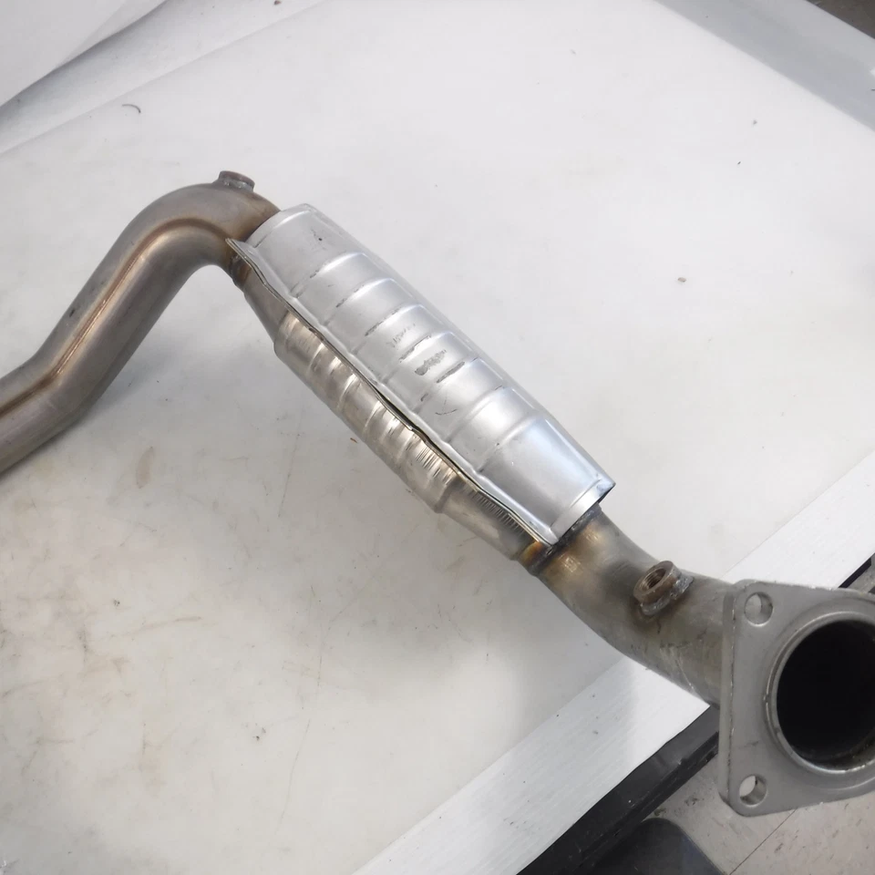 SEE DESCMagnaFlow 93419 Direct Fit Cat Conv for 2002-2005 Cadillac Escalade 5.3L - Image 2 of 4