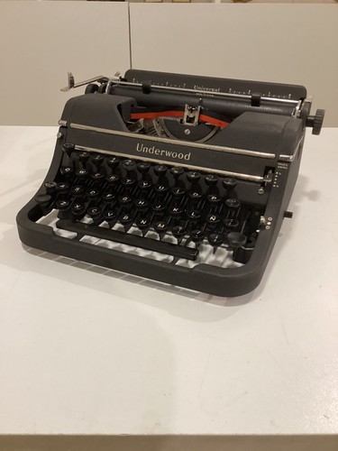 UNDERWOOD UNIVERSAL TYPEWRITER PICA FONT 10 CPI. SPANISH LAYOUT Ñ. 194
