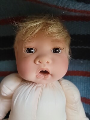 Vintage Lee Middleton Baby Doll Thumb Sucker Lifelike Reborn 19