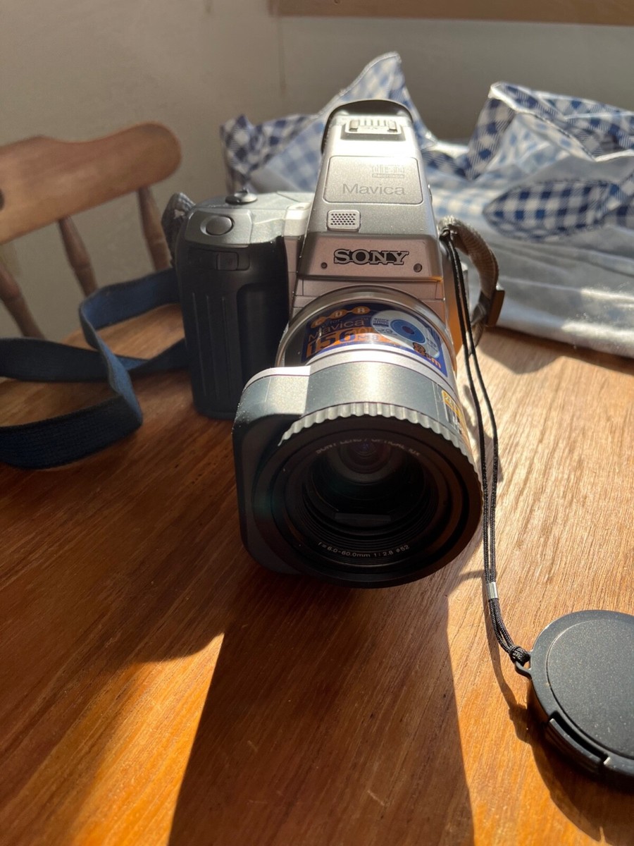 Sony Mavica MVC-CD1000 2.1MP Digital Camera - Black & Metallic