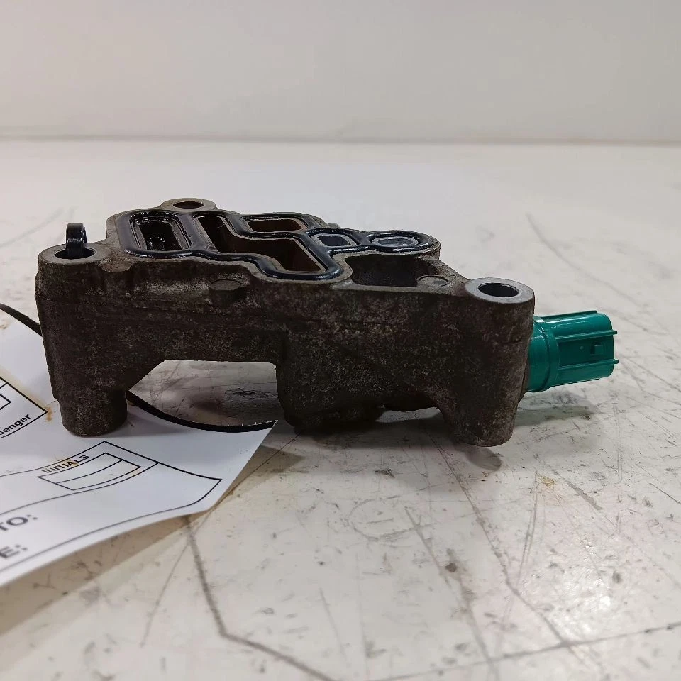 Válvula de control de aceite de engranaje de distribución variable Honda CR-V 2012 2 Foto 4 de 4