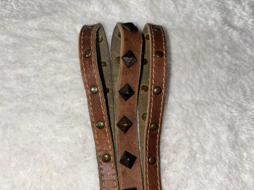 Tachuelas de cinturón de cuero marrón Betsey Johnson de latón talla grande Foto 4 de 4