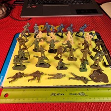 Vintage Plastic Army Men Soldiers Mixed Brands 1/32" approx. 34 Pieces Lot 137