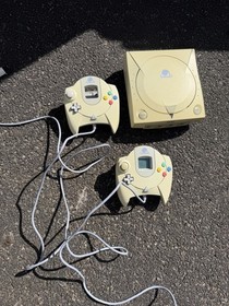 Sega Dreamcast Console Complete With 2 Controllers All Power Cables Fully Works