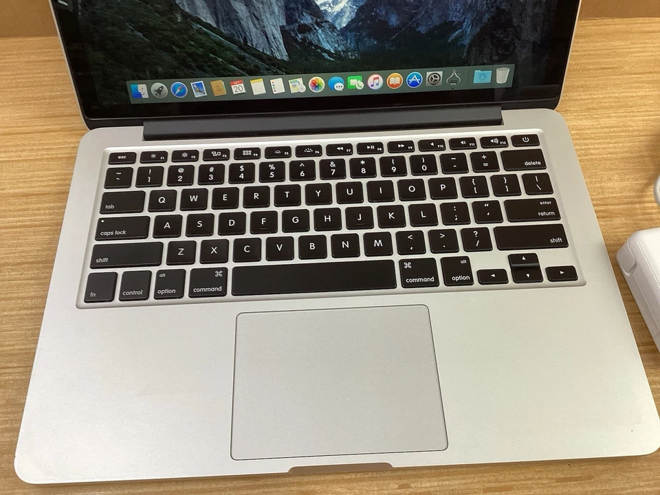 Apple MacBook Pro 13" A1502 (2015) – 8GB / 128GB 🪫Bad battery Please Read - Image 3 of 4