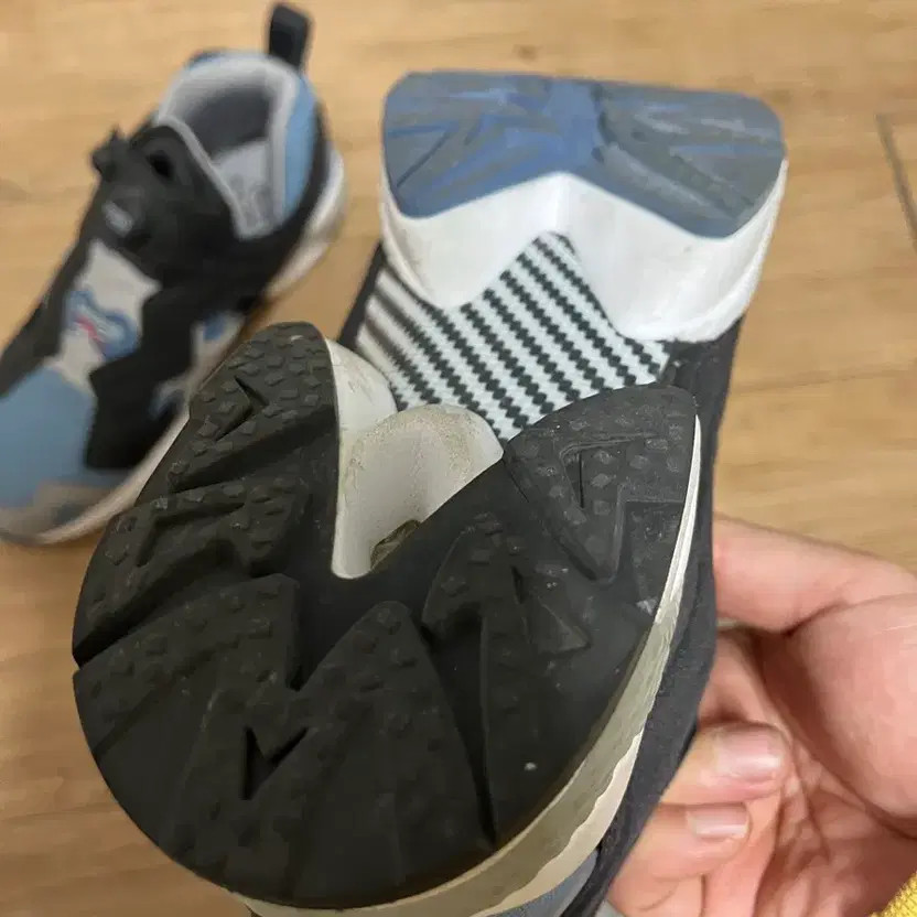 Reebok Fury 270 Sneakers Lightly Used