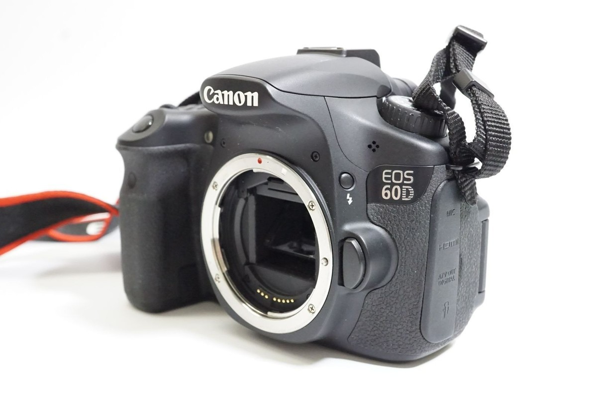 Near MINT]Canon EOS 60D Camera Kit w/ EF-S IS 18-135mm Lens + MORE