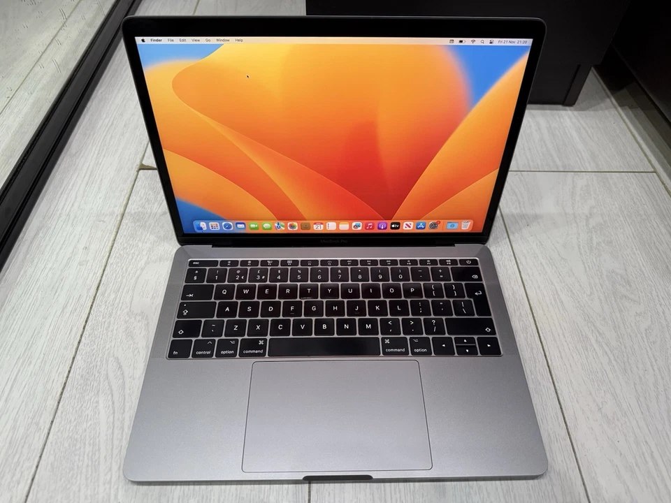 Apple MacBook Pro Retina 13.3" 2017 - 256GB SSD 16GB Ram - 2.5GHz Core i7 - Grey - Image 4 of 4