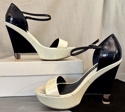CHANEL ヒールサンダル　37.5 Authentic White/Dark Blue Platform Chanel Sandals Heels Italy