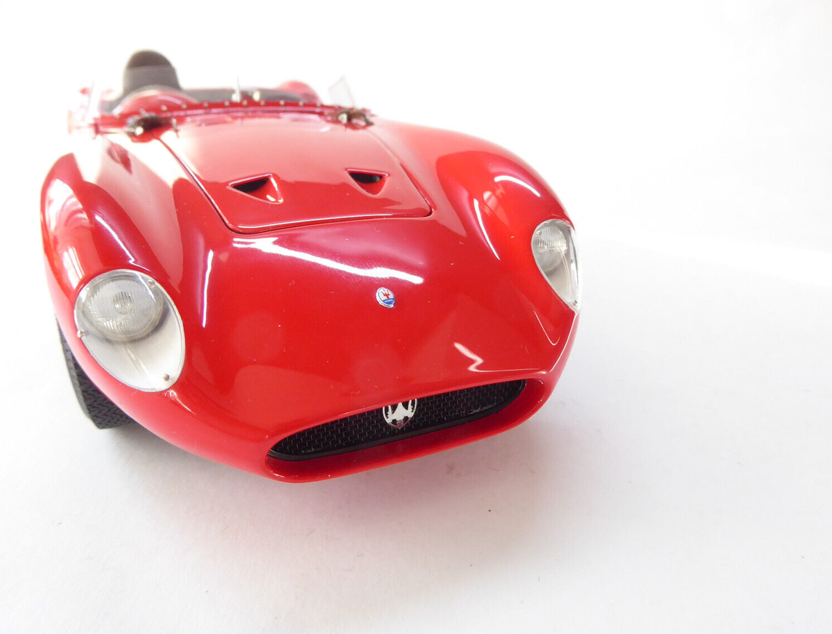 CMC M-105 Maserati 300 S 1956 Rennsportwagen OVP 1:18 # 0991