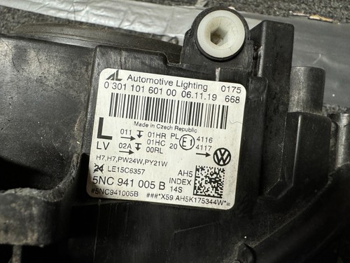 Volkswagen Tiguan 16-20 LH NS Passenger Side Headlight 5NC941005B * Damaged * - Picture 9 of 9