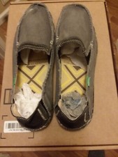 SLIPPERS/ Tennis Shoes Mens